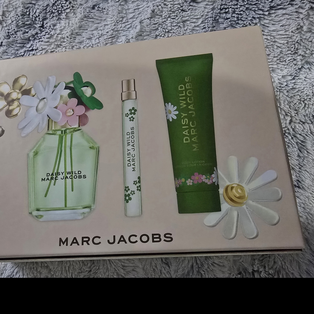 Empty Marc Jacobs Daisy Wild Perfume Box - Picture 2 of 3